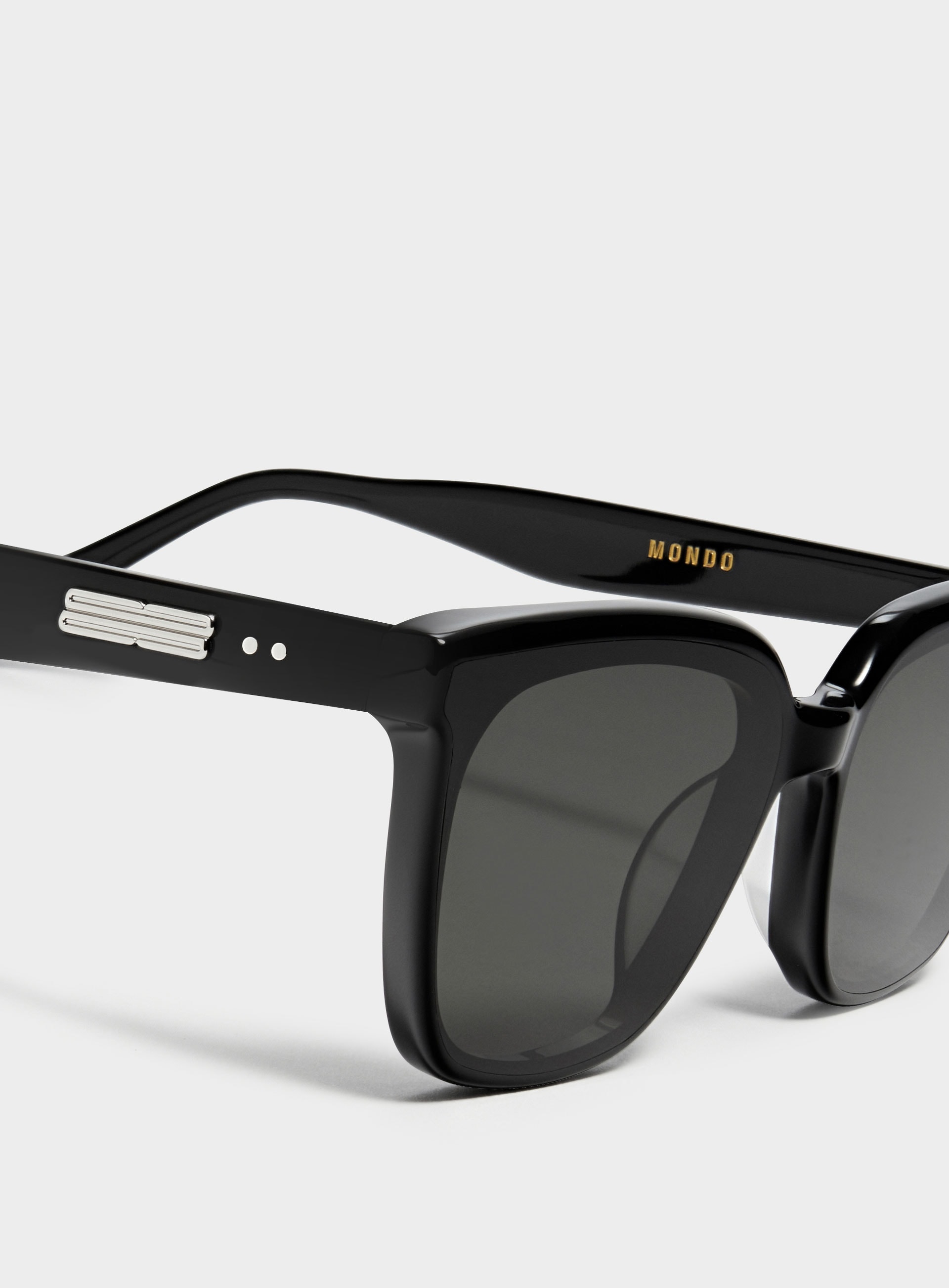 Mondo 01